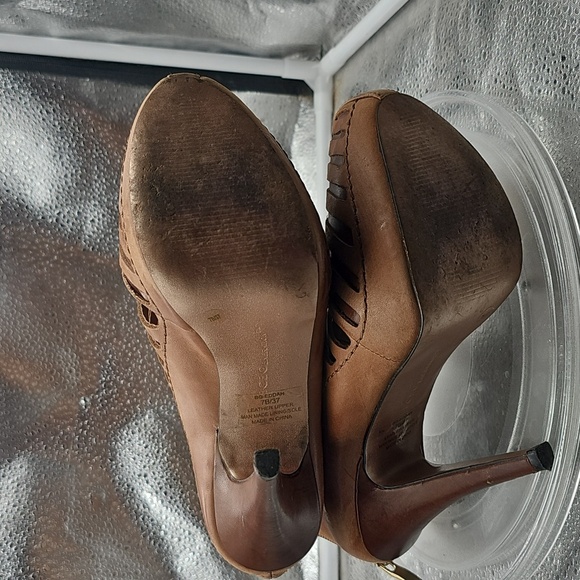 C Brown And Tan Heels BCBG - Picture 5 of 7